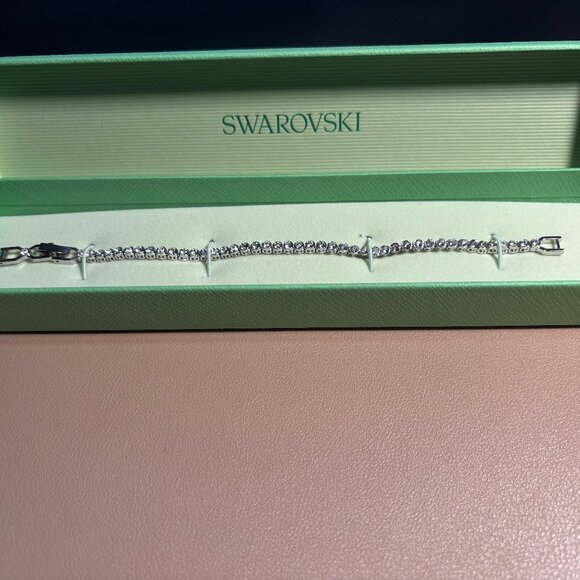 Swarovski Emily Tennis Bracelet Jewelry Collection New in Box w/o tags - Picture 1 of 6